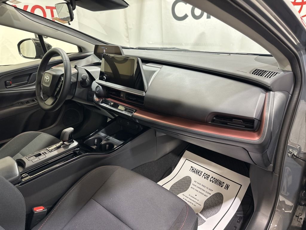 Used 2025 Toyota Prius Plug-In Hybrid image 13