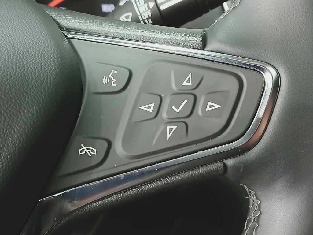Used 2024 Chevrolet Equinox Premier AWD/4WD image 31
