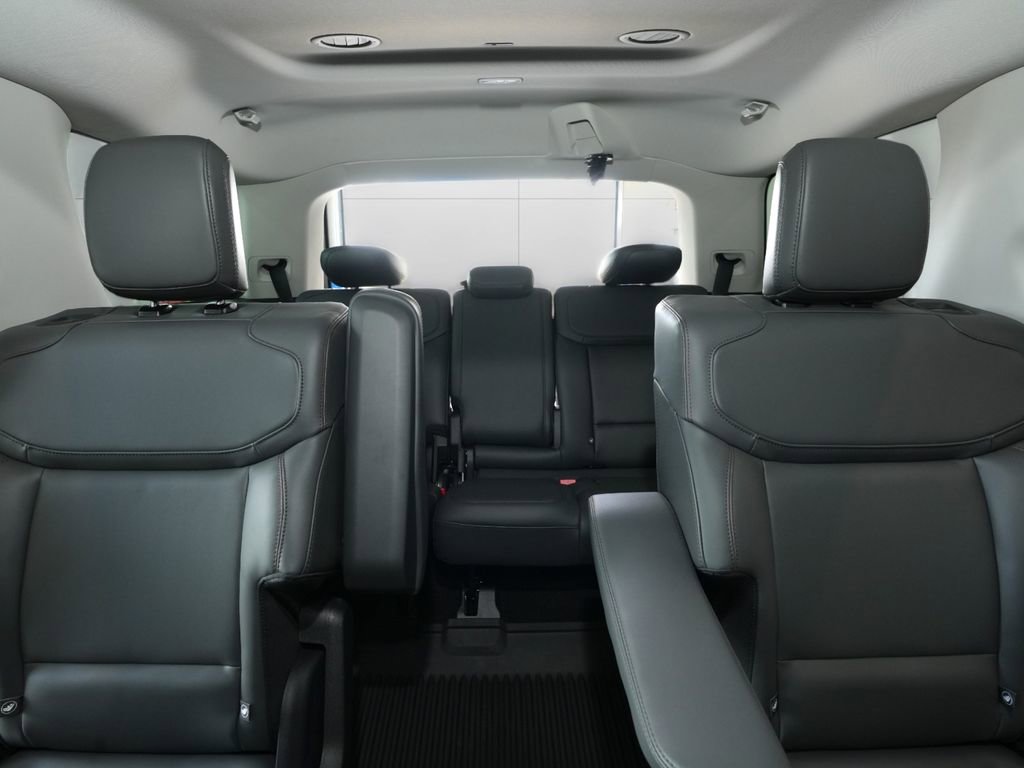 New 2025 Ford Expedition Active image 20