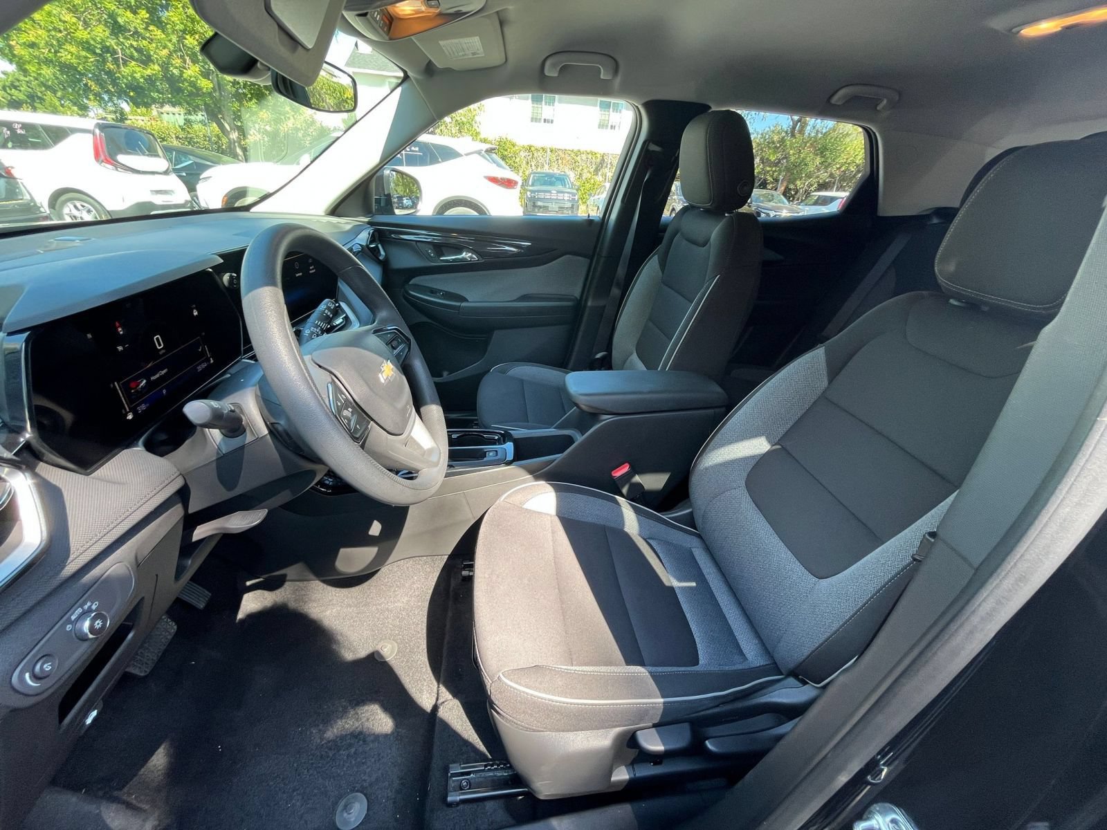 Used 2025 Chevrolet TrailBlazer LT FWD image 25