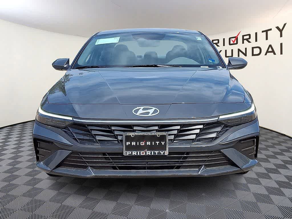 New 2026 Hyundai Elantra SE FWD image 2