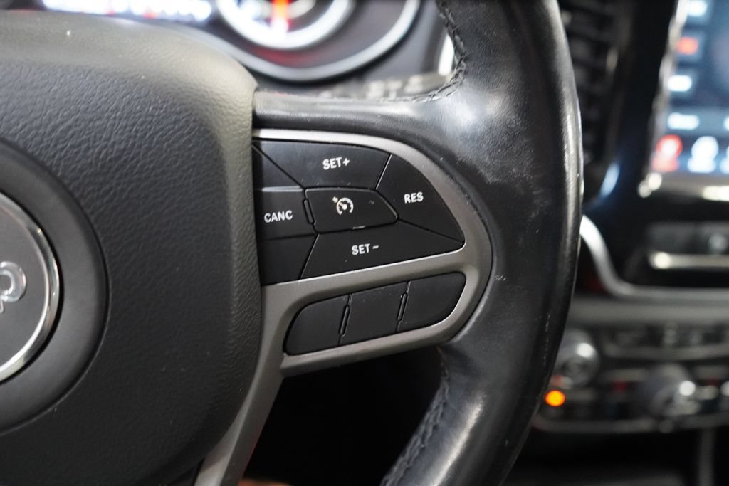 Used 2020 Jeep Cherokee Limited FWD image 31