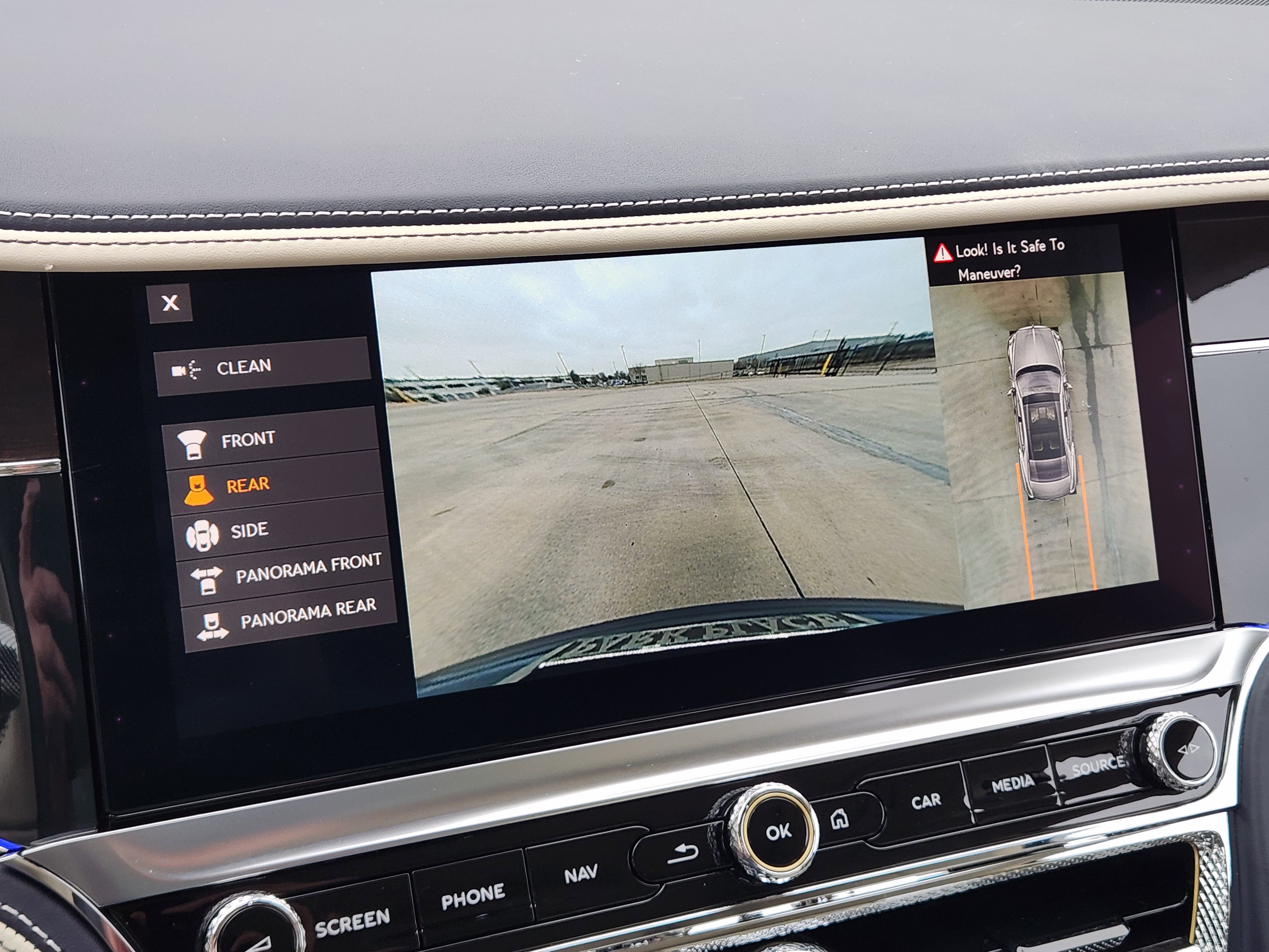 Used 2021 Bentley Flying Spur W12 image 18