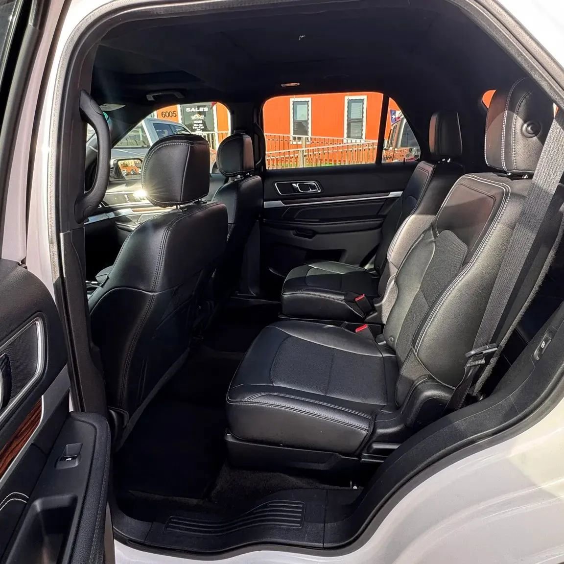 Used 2016 Ford Explorer Limited image 9