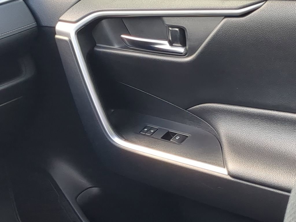 Used 2021 Toyota RAV4 XLE w/ Convenience Package image 23