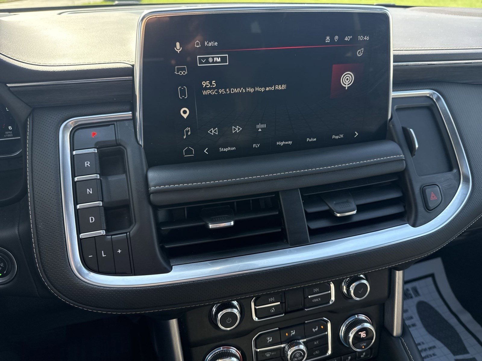 Used 2022 GMC Yukon SLT w/ SLT Premium Package image 18