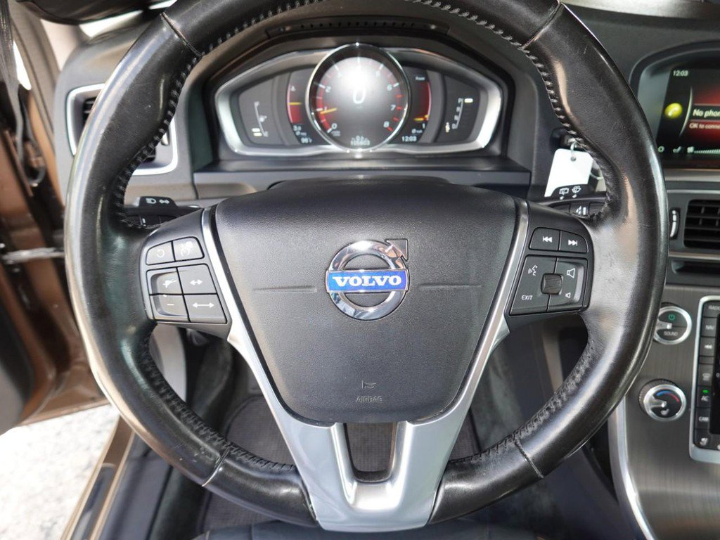 Used 2016 Volvo V60 T5 Cross Country Platinum image 13