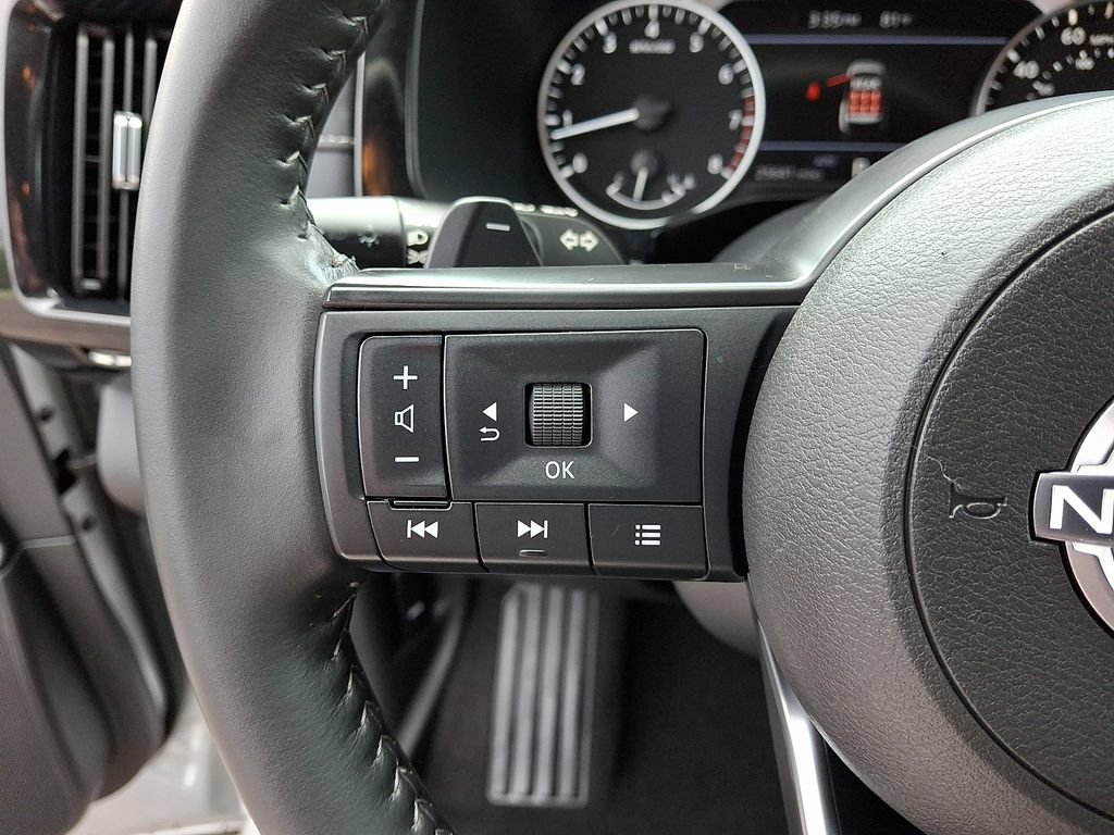 Used 2024 Nissan Pathfinder SV AWD/4WD image 22
