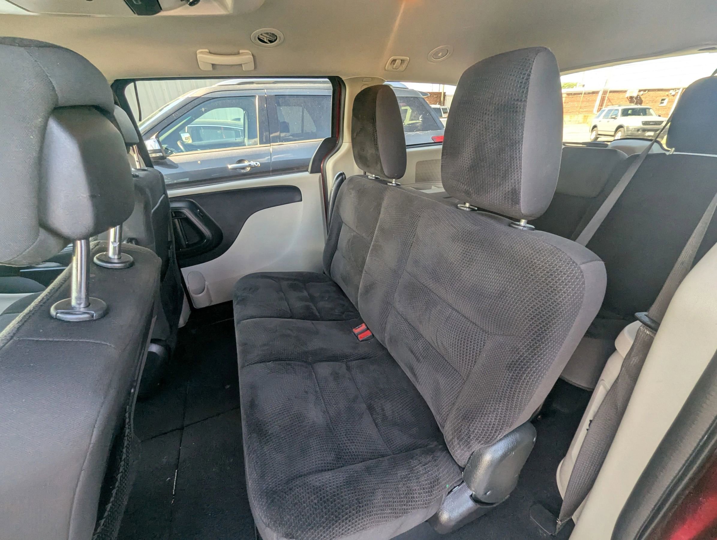 Used 2019 Dodge Grand Caravan SE w/ UConnect Hands-Free Group FWD image 13