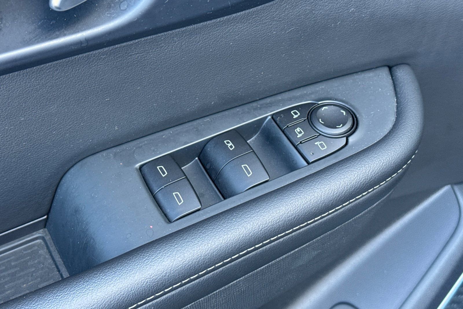 Used 2025 Buick Enclave Preferred FWD image 11