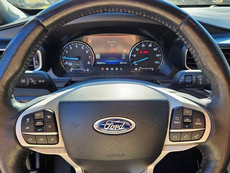 Used 2023 Ford Explorer Limited w/ Equipment Group 301A image 28