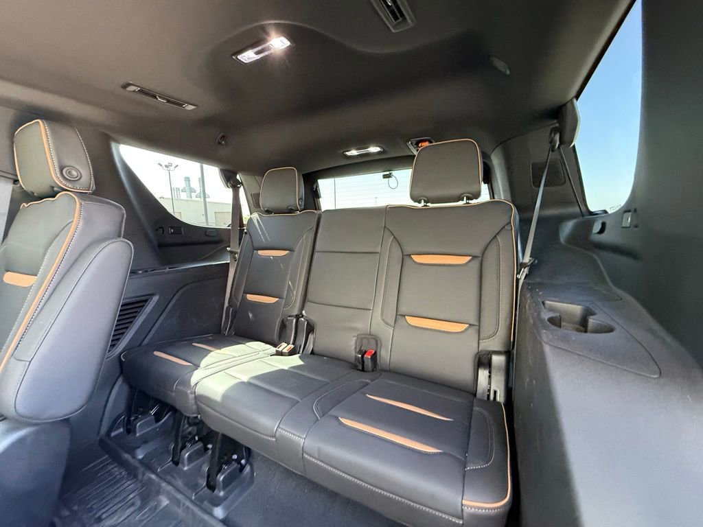 Used 2024 GMC Yukon AT4 w/ Technology Package image 9