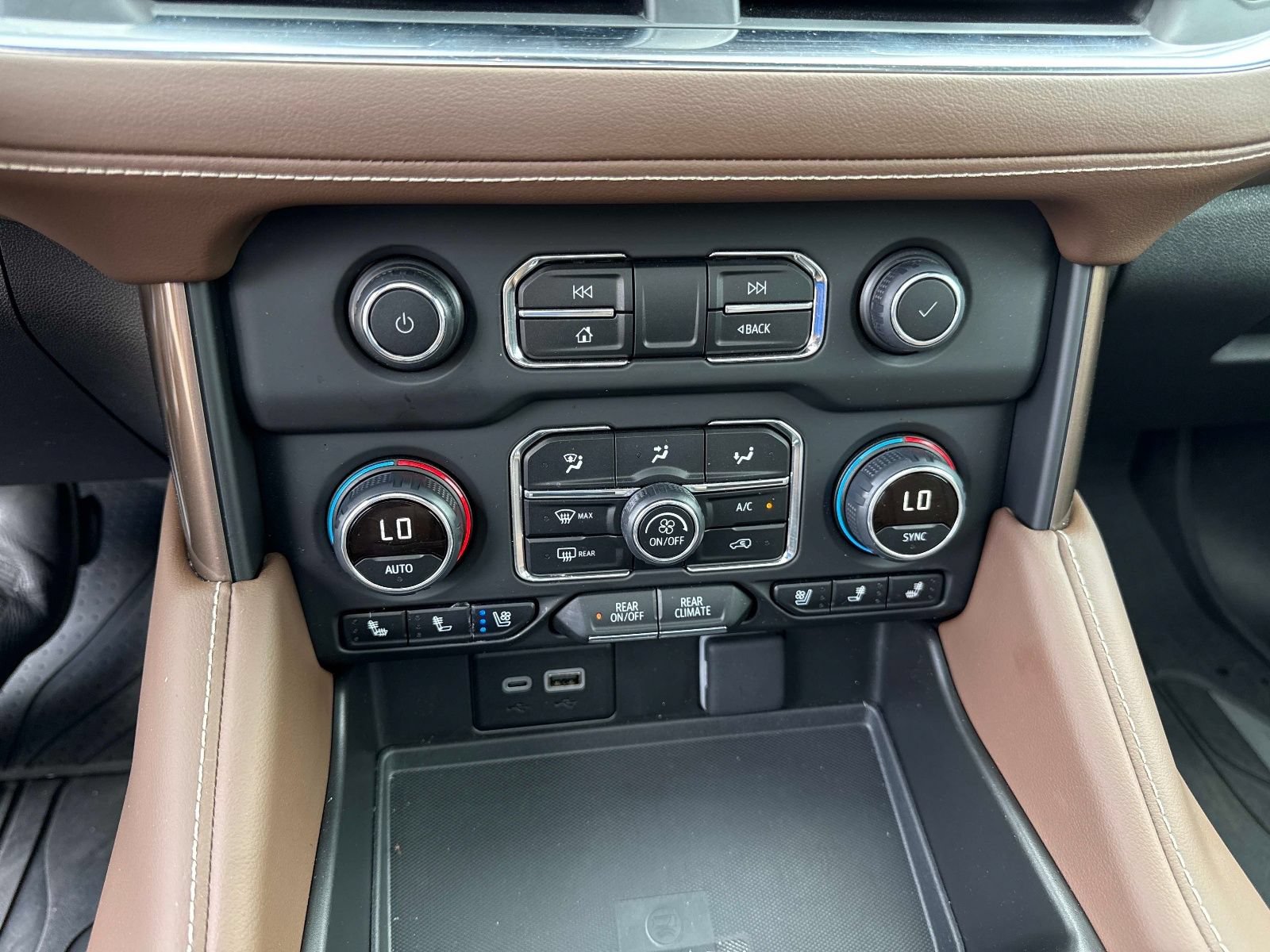 Used 2024 Chevrolet Tahoe High Country AWD/4WD image 28