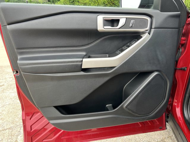 Used 2020 Ford Explorer XLT w/ Equipment Group 202A AWD/4WD image 23