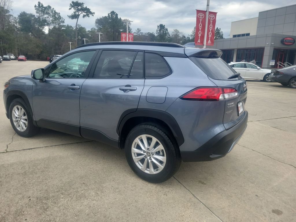 Certified 2023 Toyota Corolla Cross LE image 3