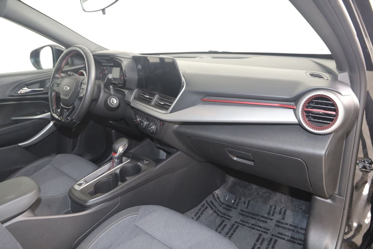 Used 2024 Chevrolet Trax RS FWD image 35