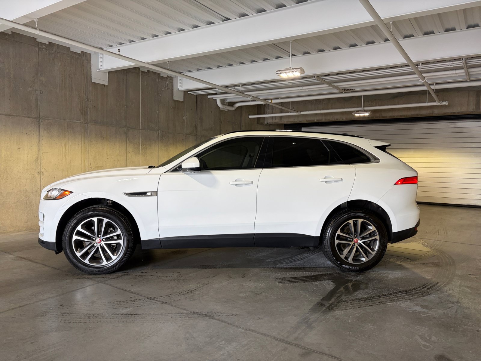 Used 2020 Jaguar F-PACE Premium AWD/4WD image 2