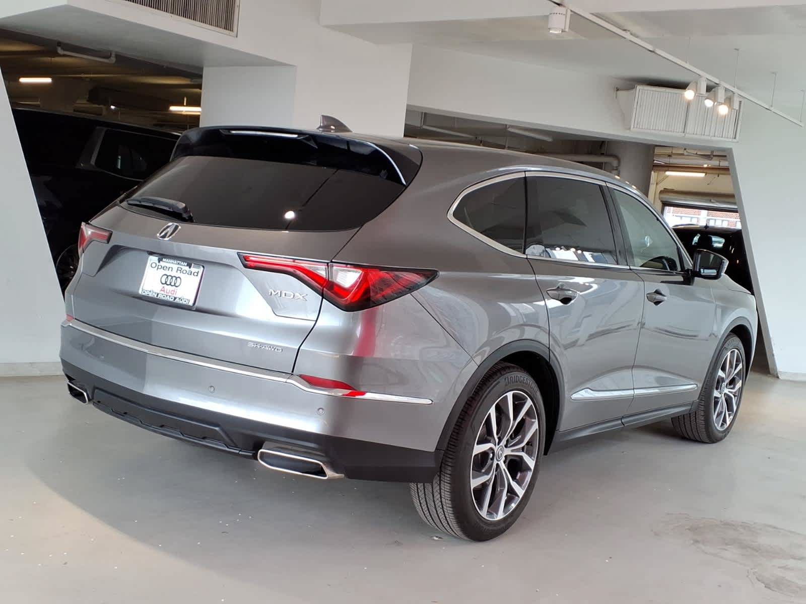 Used 2024 Acura MDX SH-AWD w/ Technology Package image 4