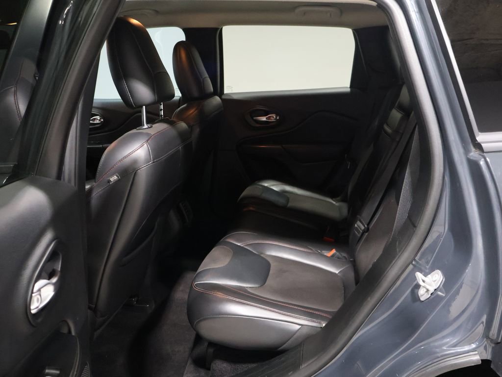 Used 2017 Jeep Cherokee Trailhawk w/ Cold Weather Group image 18