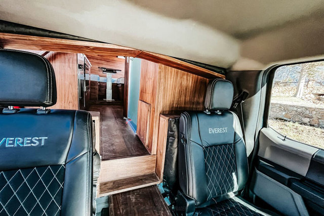 Used 2022 Ford F550 4x4 Crew Cab Super Duty w/ Power Equipment Group image 37