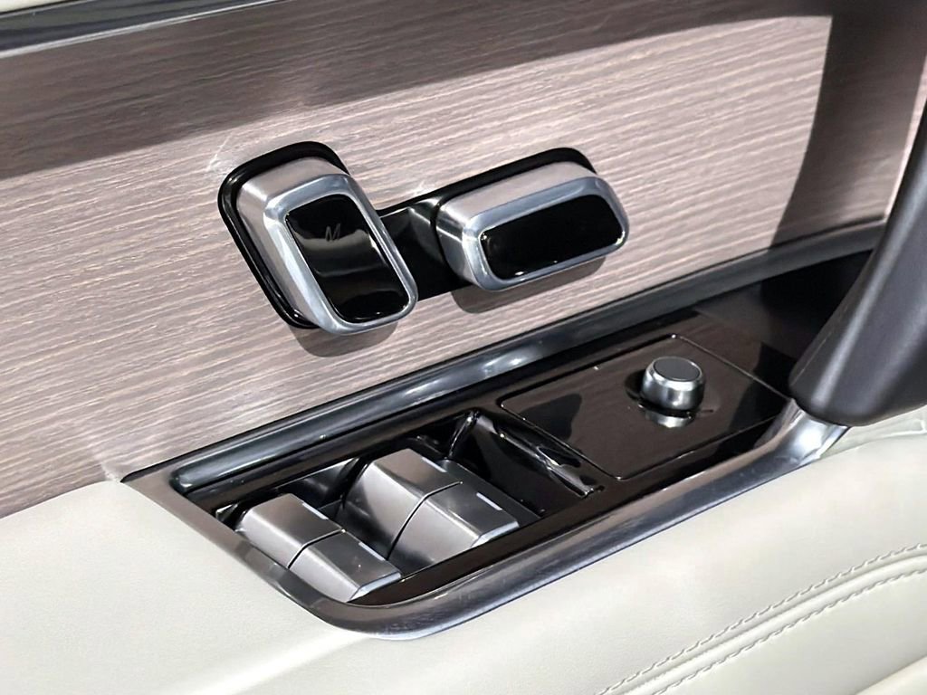 New 2026 Land Rover Range Rover SE image 15