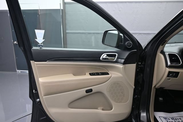 Used 2019 Jeep Grand Cherokee Limited w/ Trailer Tow Group IV RWD image 9