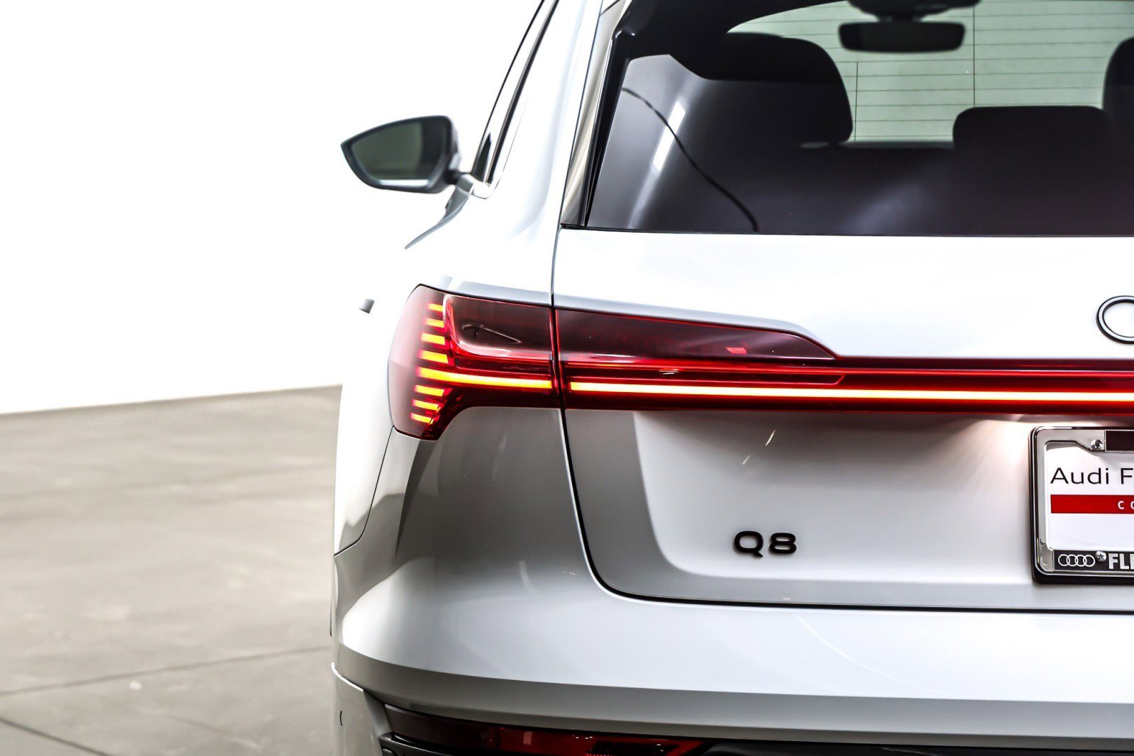 Used 2024 Audi Q8 e-tron Premium Plus w/ Premium Plus Package image 16