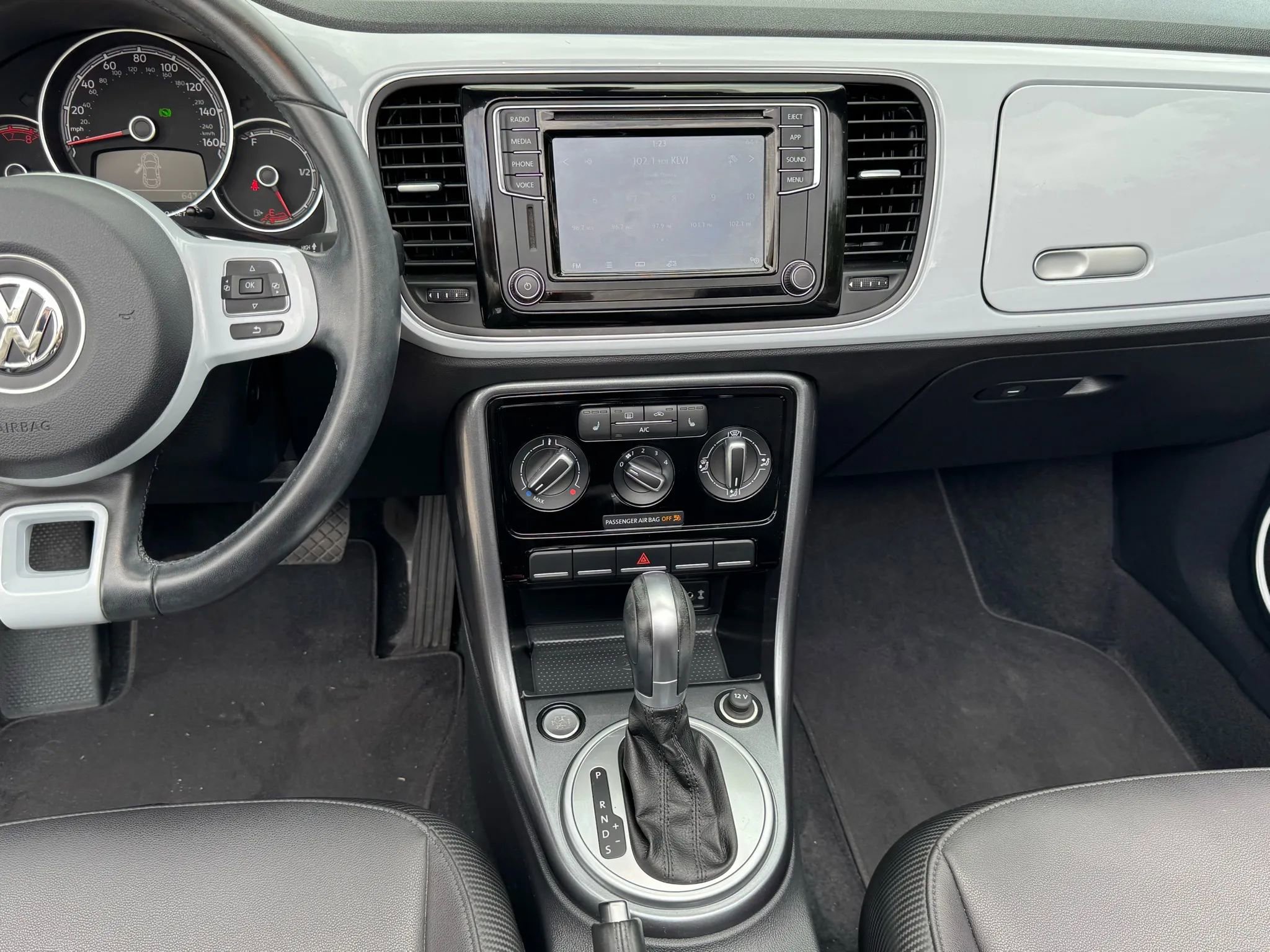 Used 2018 Volkswagen Beetle 2.0T S w/ Style & Comfort Package image 21