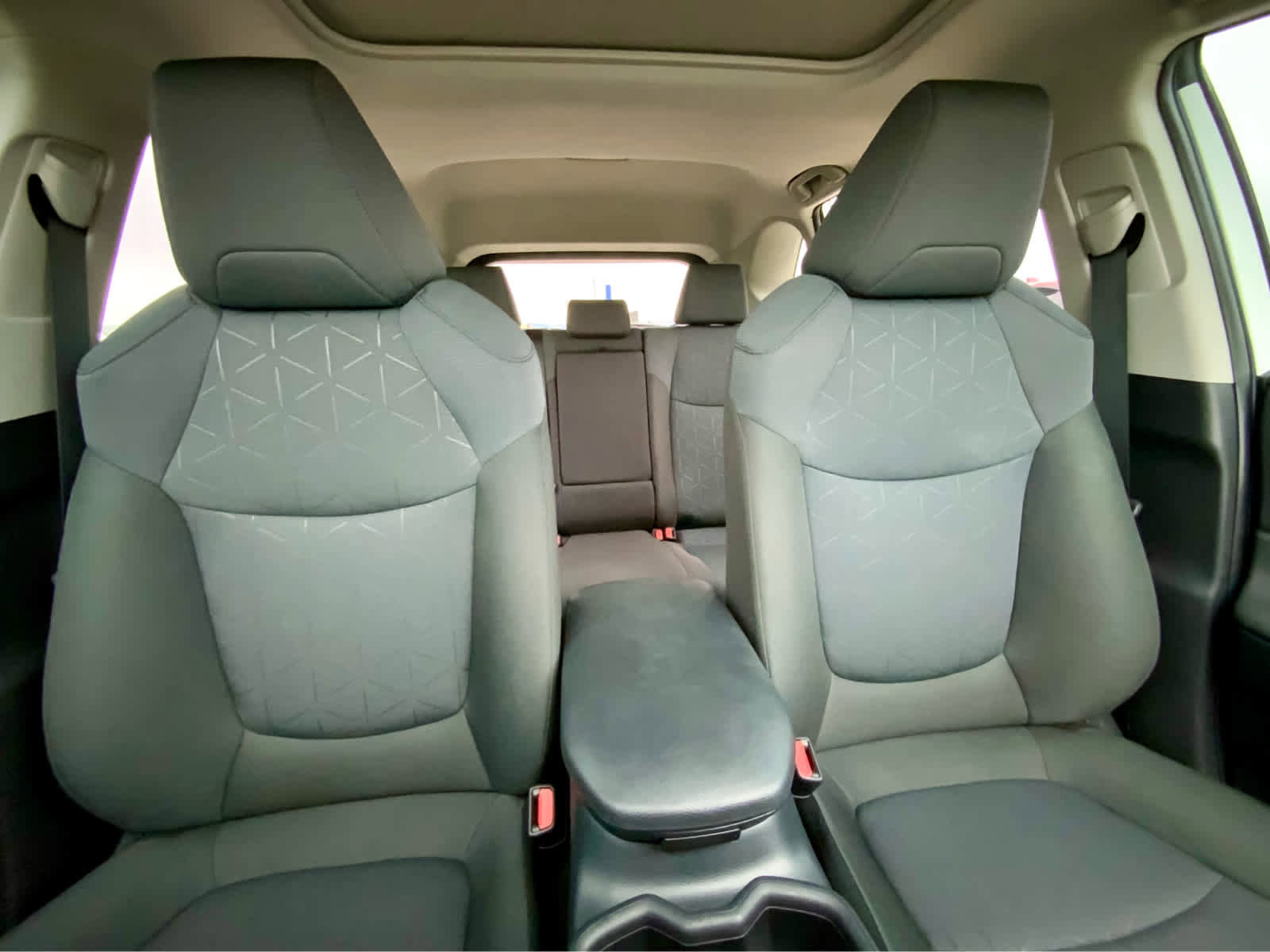 Used 2025 Toyota RAV4 XLE w/ Convenience Package image 30