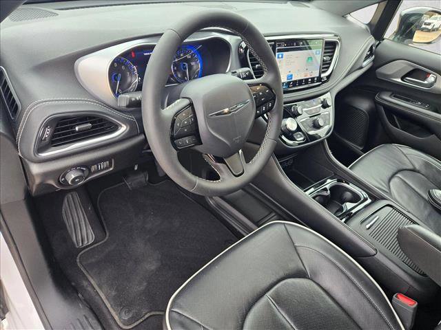 Used 2025 Chrysler Pacifica Limited FWD image 10