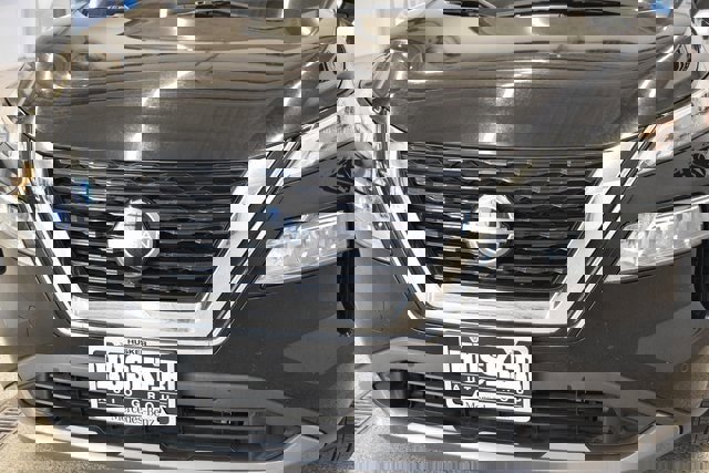 Used 2023 Nissan Rogue SL w/ SL Premium Package image 16