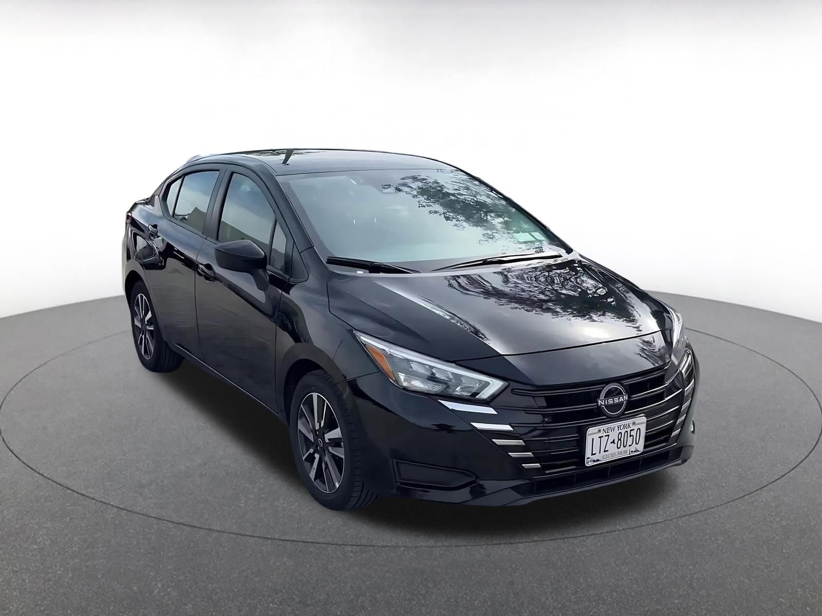 Used 2025 Nissan Versa SV FWD image 3