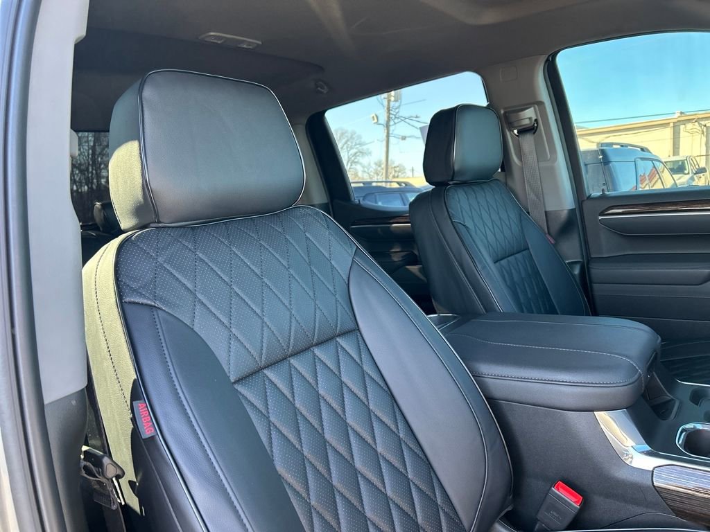 Used 2025 GMC Sierra 1500 Elevation image 36