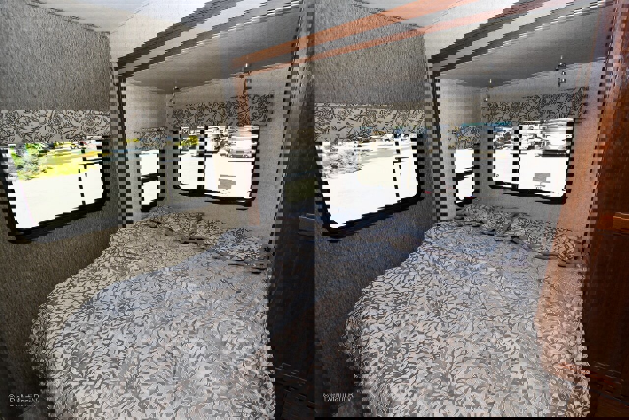 Used 2017 Mercedes-Benz Sprinter 3500 image 7