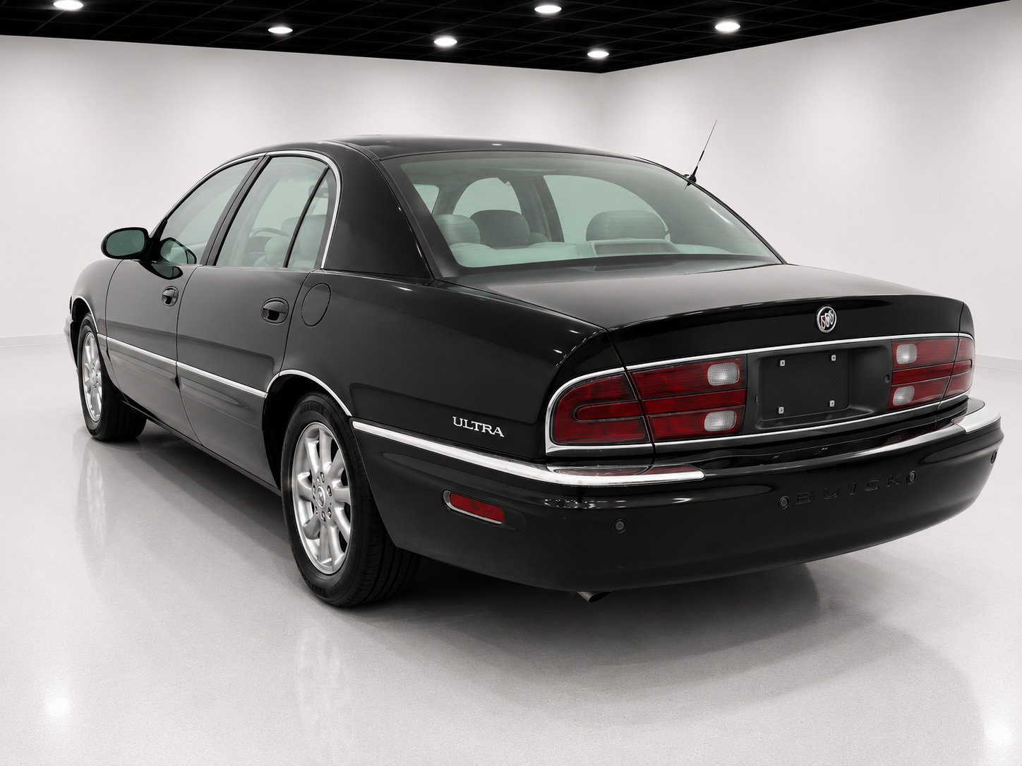 Used 2004 Buick Park Avenue Ultra w/ Ultra Luxury Package FWD image 2