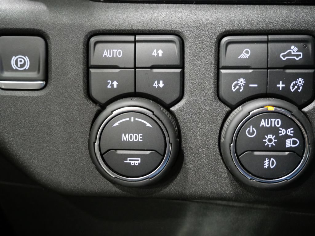 Used 2024 Chevrolet Silverado 2500 LTZ w/ LTZ Plus Package AWD/4WD image 13