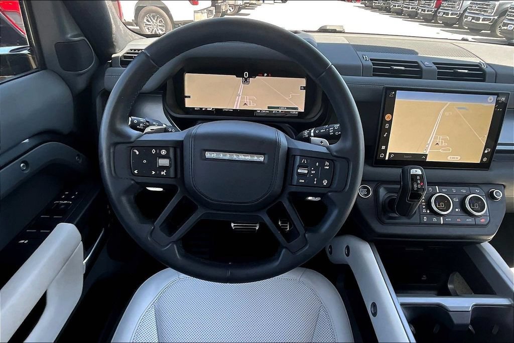 Used 2025 Land Rover Defender 130 V8 AWD/4WD image 5
