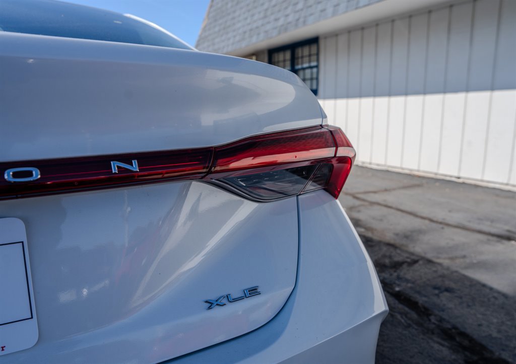 Used 2020 Toyota Avalon XLE FWD image 11