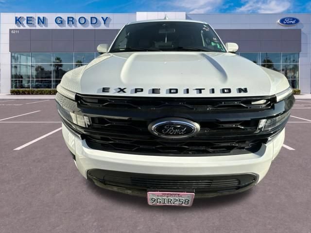 Used 2023 Ford Expedition Limited AWD/4WD image 3
