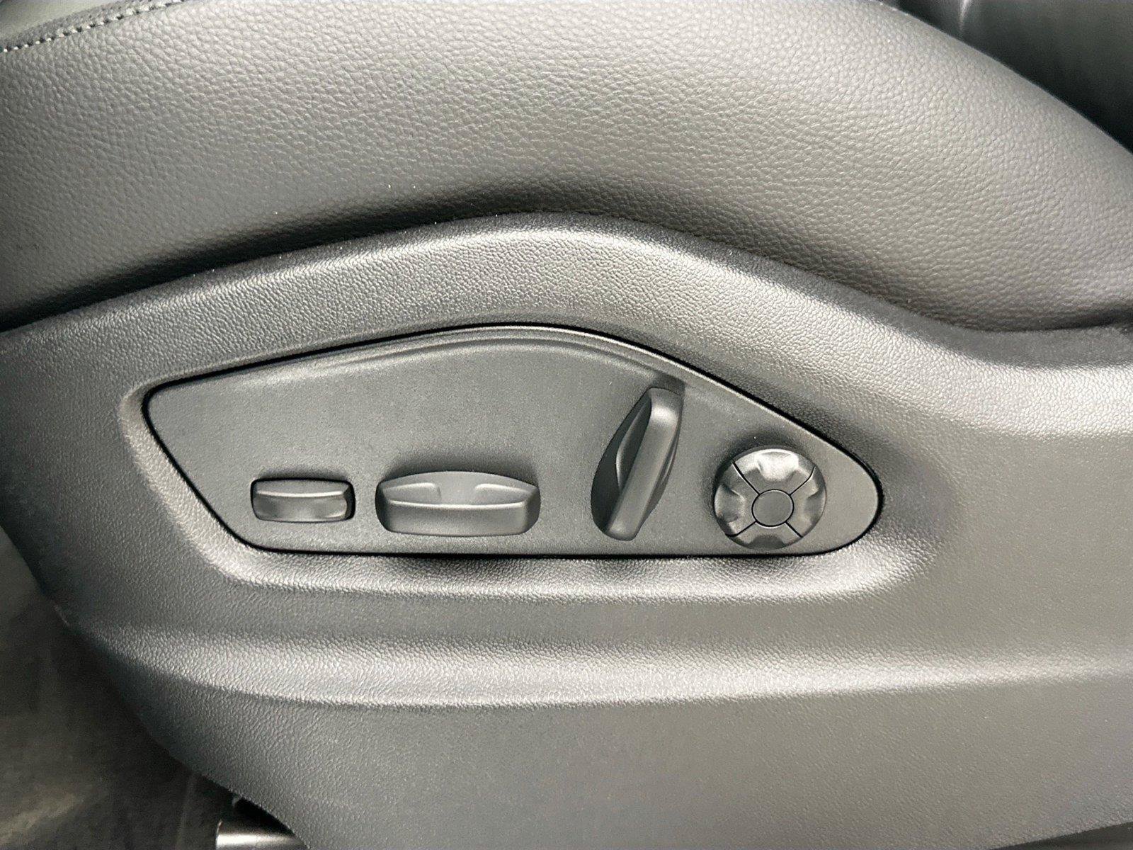 Used 2026 Porsche Cayenne S AWD/4WD image 32