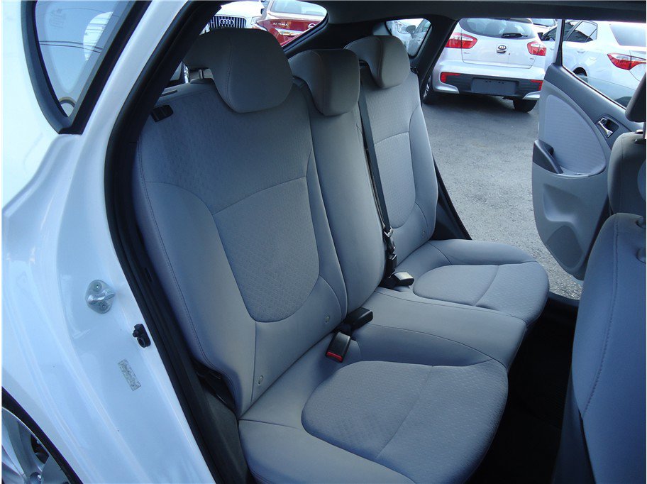 Used 2013 Hyundai Accent SE FWD image 14
