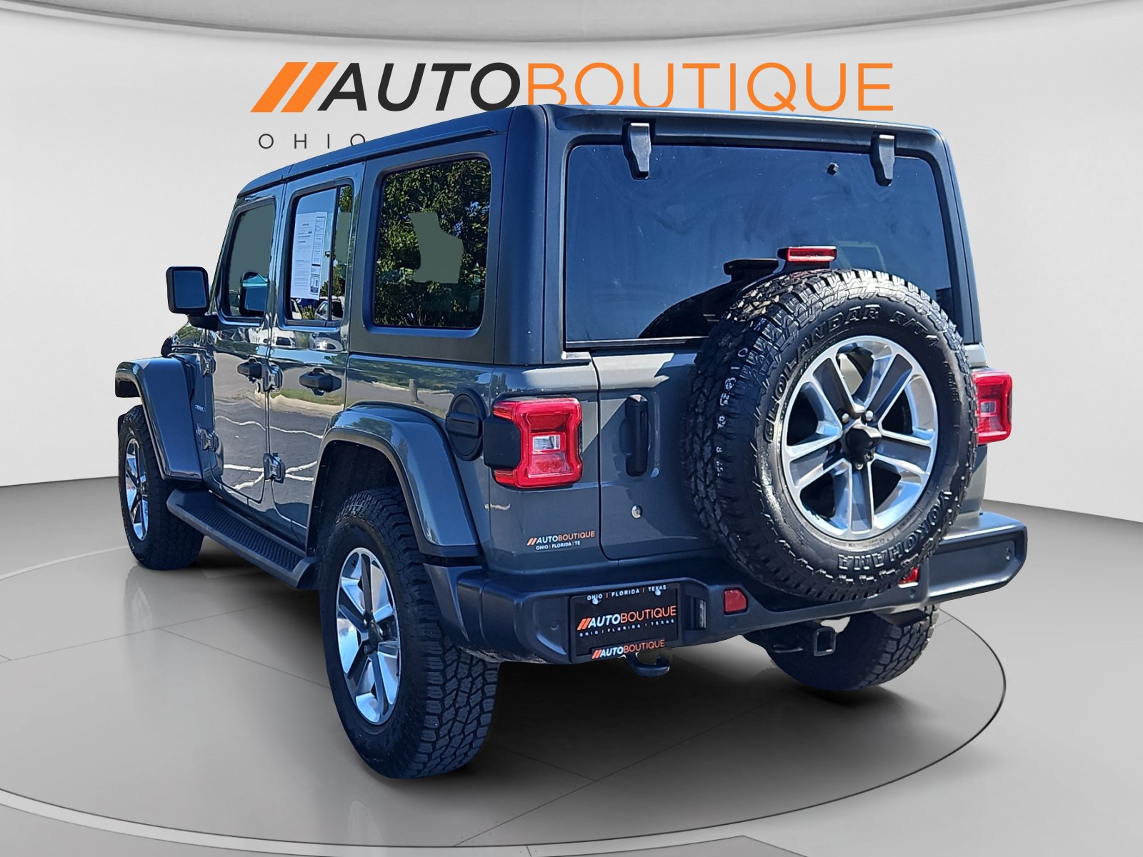Used 2020 Jeep Wrangler Unlimited Sahara AWD/4WD image 3