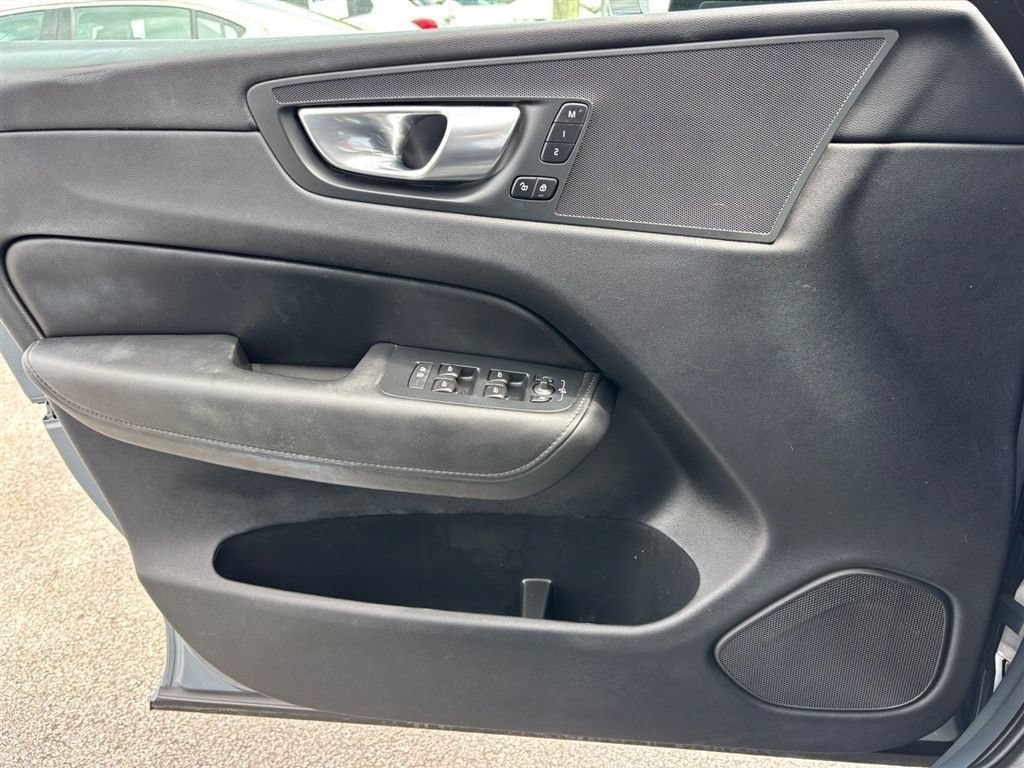 Used 2024 Volvo XC60 B5 Plus AWD/4WD image 12