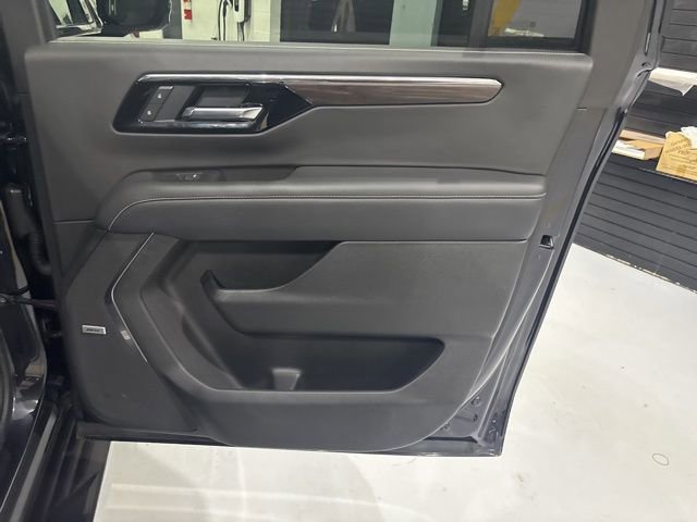 Used 2025 Chevrolet Suburban Premier image 33