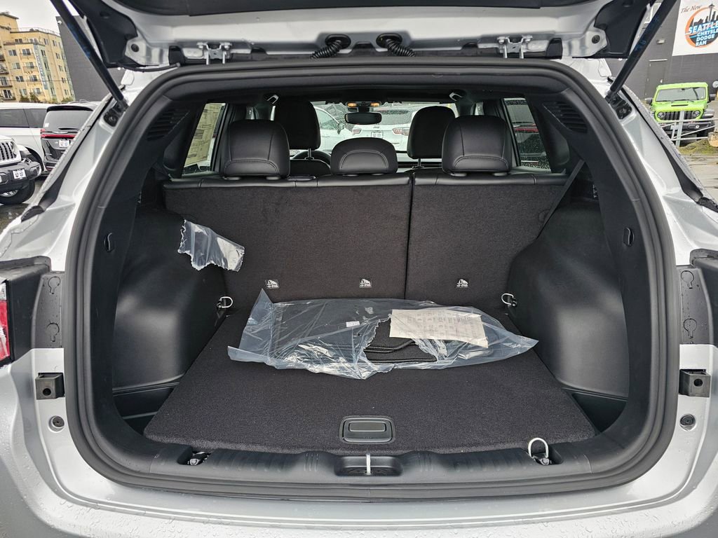 New 2026 Jeep Compass Latitude image 13