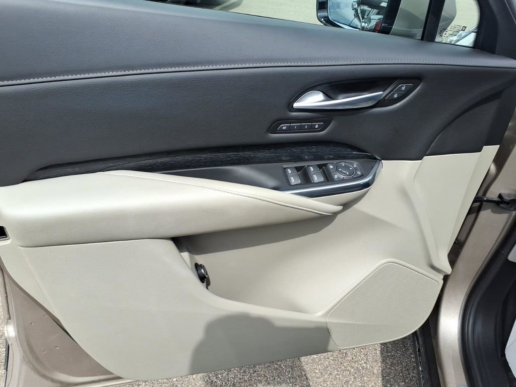 Used 2023 Cadillac XT4 Premium Luxury w/ Technology Package image 11