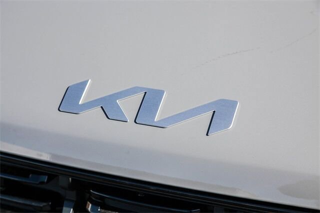 Used 2025 Kia Sorento SX image 4