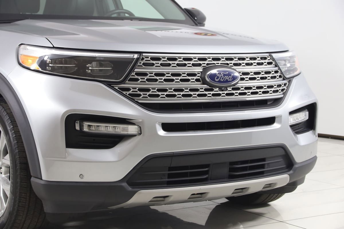 Used 2023 Ford Explorer Limited w/ Equipment Group 301A AWD/4WD image 43