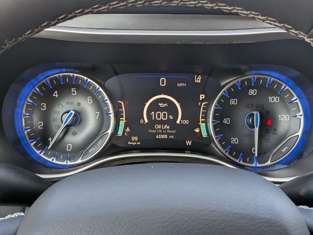 Used 2024 Chrysler Pacifica Touring-L FWD image 24