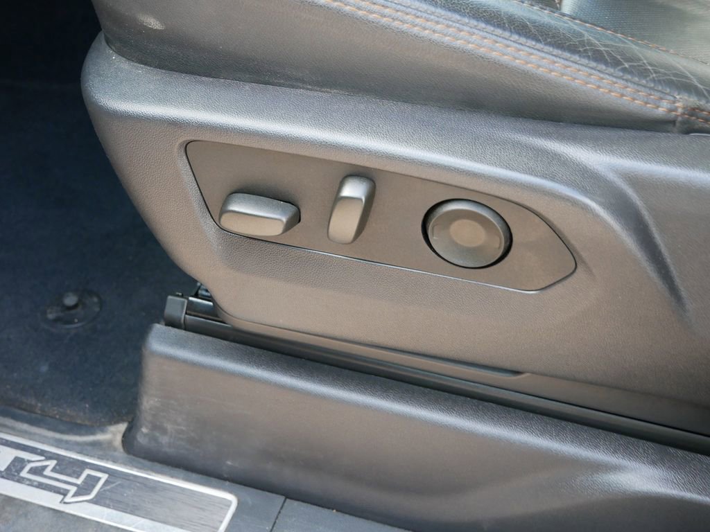 Used 2025 GMC Sierra 2500 AT4 image 17